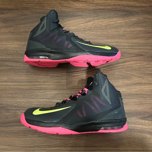 Nike Basketball Shoes NWOT - Picture 4 of 7